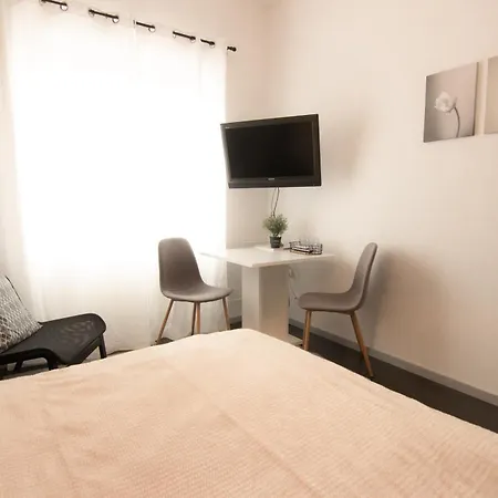 Centre - 1 With Shared Bathroom Affittacamere *