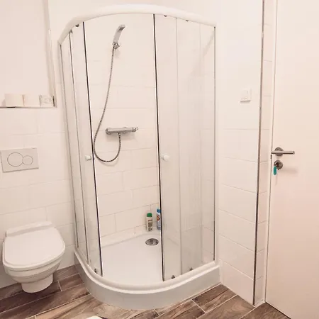 Centre - 1 With Shared Bathroom